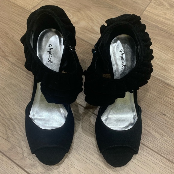 Qupid black kitten heels with frilled ankle - Picture 2 of 6